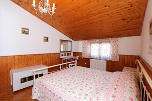 1 chambre, fer et planche à repasser, accès au Wi-Fi (inclus)