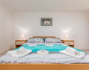 3 chambres, fer et planche à repasser, Wi-Fi gratuit, draps fournis