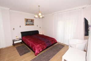 1 bedroom, free WiFi, bed sheets