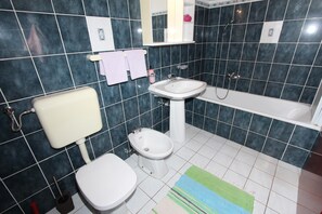 Hair dryer, towels - DARKO Comfort One-Bedroom Apartment with Balcony 3 (Rovinj)