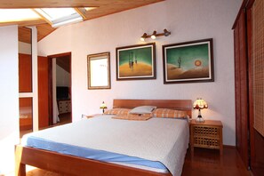 1 habitación, tabla de planchar con plancha, wifi gratis y ropa de cama 