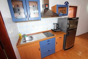 Frigorifero, piano cottura, macchina per tè/caffè, tostapane