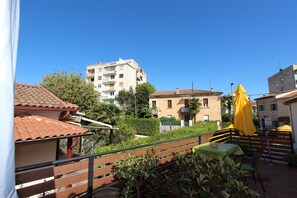 Outdoor dining - SORRISO One-Bedroom Apartment (Rovinj)
