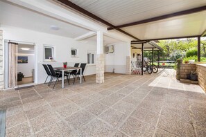 Outdoor dining - SILVANA One-Bedroom Apartment with Terrace 2 (donji) (Rovinj)