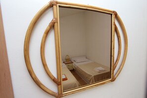 1 habitación, tabla de planchar con plancha, wifi gratis y ropa de cama 