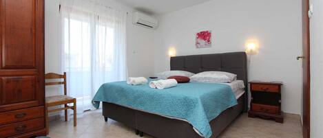 1 bedroom, WiFi (free), bed sheets