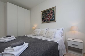 2 chambres, fer et planche à repasser, Wi-Fi gratuit, draps fournis