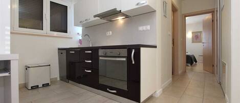 Réfrigérateur, four, plaque de cuisson, lave-vaisselle