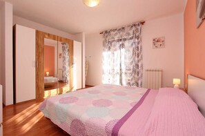 2 bedrooms, iron/ironing board, free WiFi, bed sheets