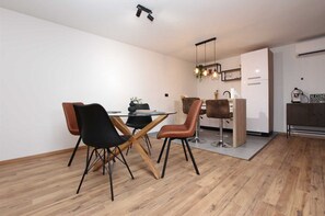 Dining - ENI One-Bedroom Apartment 1 (mali) (Rovinj)