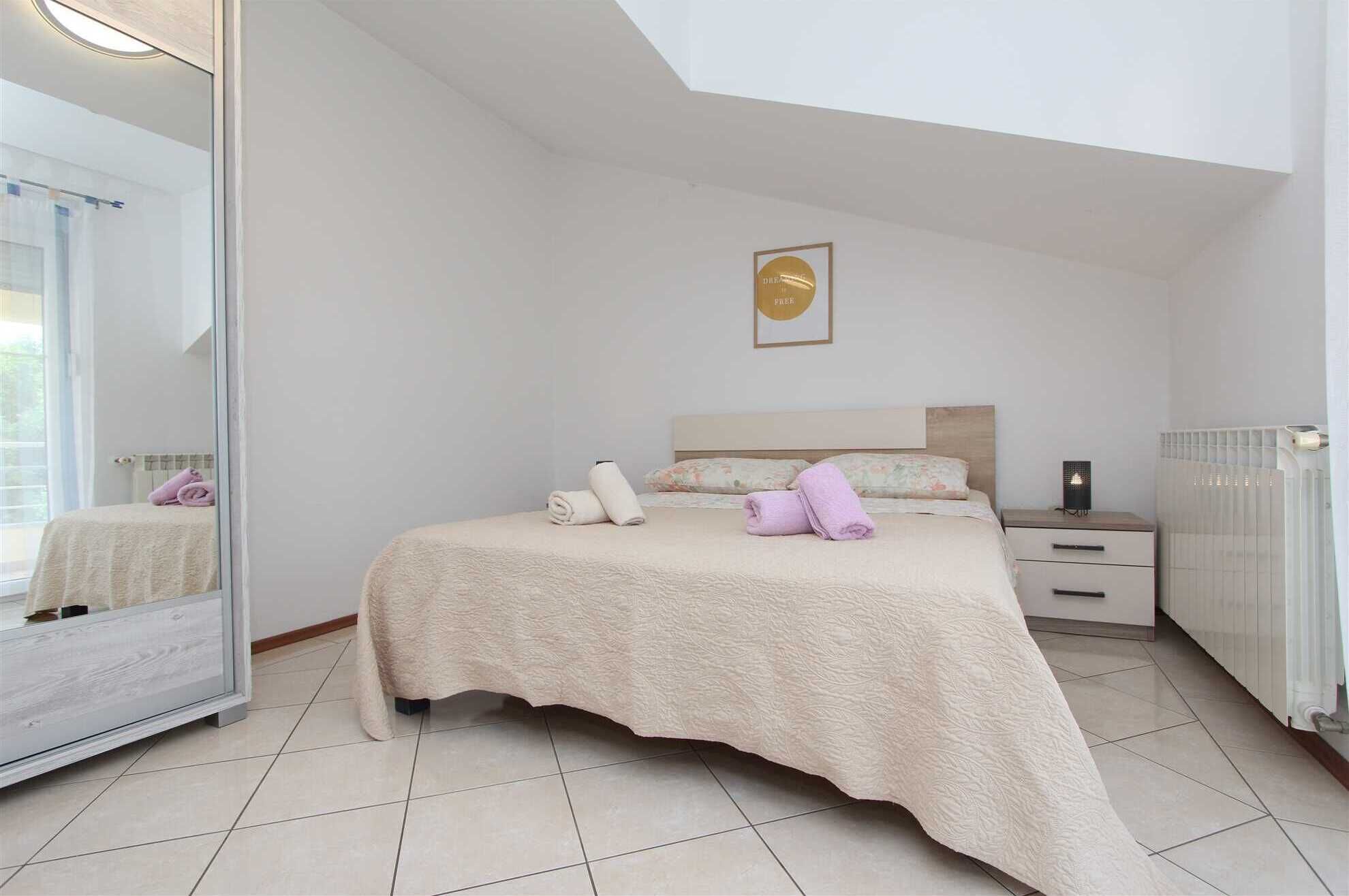 1 quarto, Wi-Fi de cortesia, roupa de cama