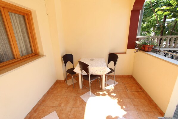 Outdoor dining - MARIZA Studio with Terrace (Rovinj)