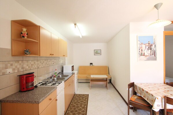 Fridge, microwave, coffee/tea maker, toaster