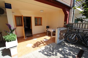 Outdoor dining - MARIZA Studio with Terrace (Rovinj)