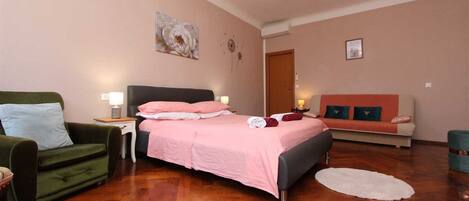 1 bedroom, iron/ironing board, free WiFi, bed sheets