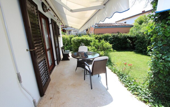 Outdoor dining - APOLLONIO Studio Apartment with Terrace (Rovinj)