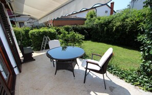 Outdoor dining - APOLLONIO Studio Apartment with Terrace (Rovinj)