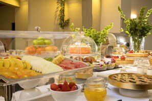 Daily buffet breakfast for a fee - Hotel Royal Bissolati (Rome)