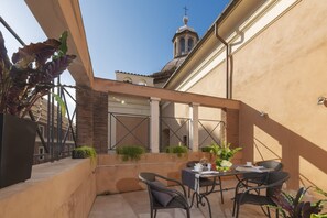 Deluxe Double Room, Terrace | Terrace/patio - Hotel Royal Bissolati (Rome)