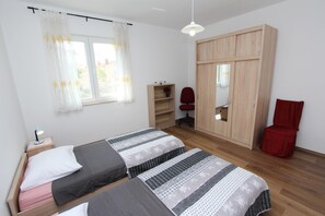 2 habitaciones, tabla de planchar con plancha y wifi gratis