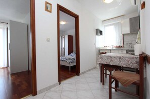 2 عدّة غرف نوم وواي فاي مجانًا وملاءات أسرّة