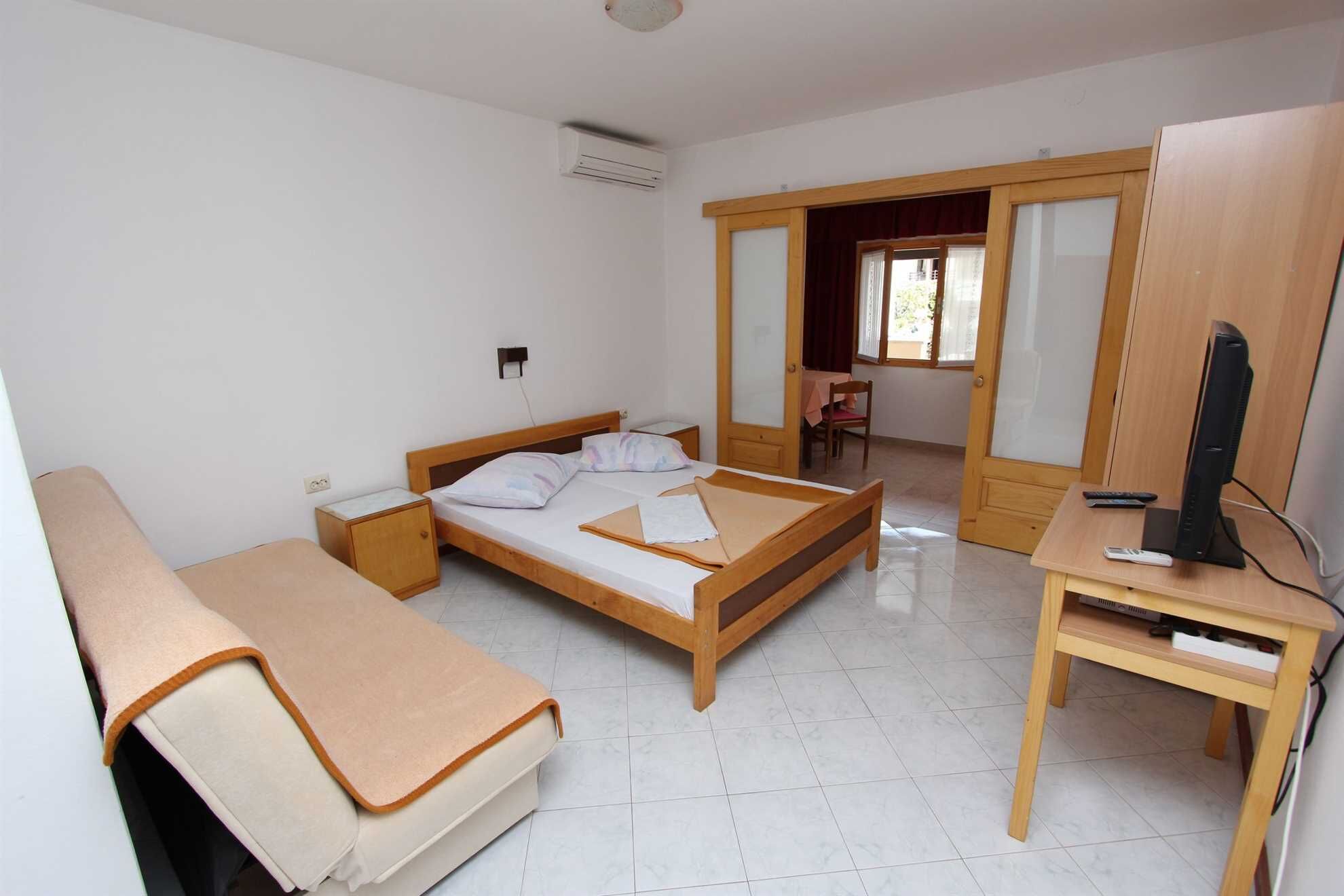 1 bedroom, free WiFi, bed sheets
