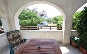 Outdoor dining - MITTON One-Bedroom Apartment (Cademia) (Rovinj)