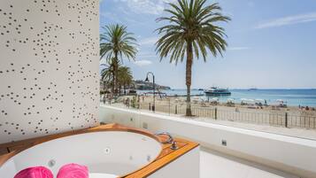 Suite Premium, acceso a la piscina | Bañera de hidromasaje