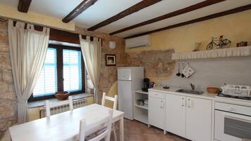 Fridge, oven, coffee/tea maker, cookware/dishes/utensils