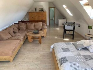2 habitaciones, tabla de planchar con plancha, wifi y ropa de cama 