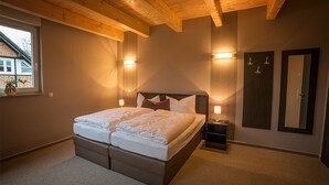 Family Room, 2 Bedrooms, Non Smoking, Connecting Rooms | Interior detail - Kulturscheune Schilde (Weisen)