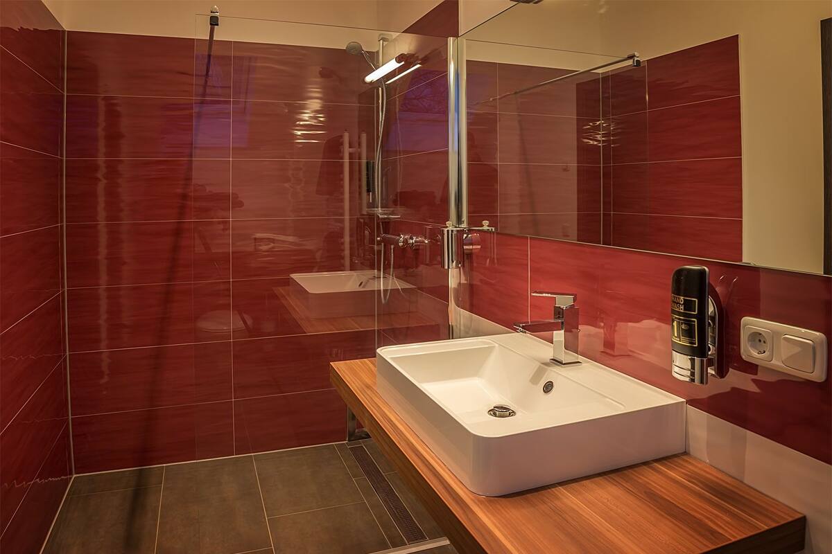 1 bedroom, premium bedding, down comforters, laptop workspace