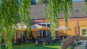 Courtyard - Kulturscheune Schilde (Weisen)