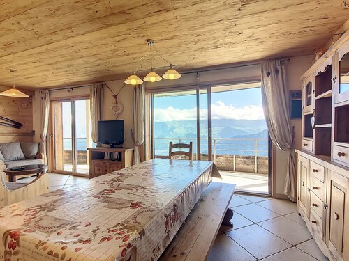 Beautiful Savoyard Apartment for 10 with Sauna, near Tourist Office