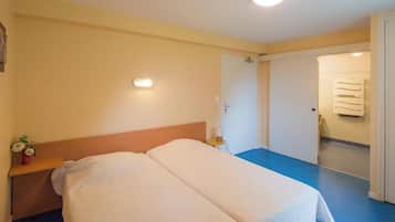 7 bedrooms, iron/ironing board