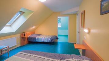 6 habitaciones y tabla de planchar con plancha