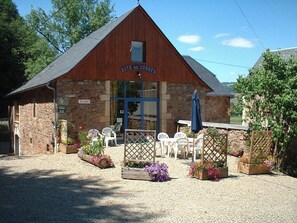 Outdoor dining - Homerez - House, St-Côme-d'Olt (Saint-Côme-d'Olt)