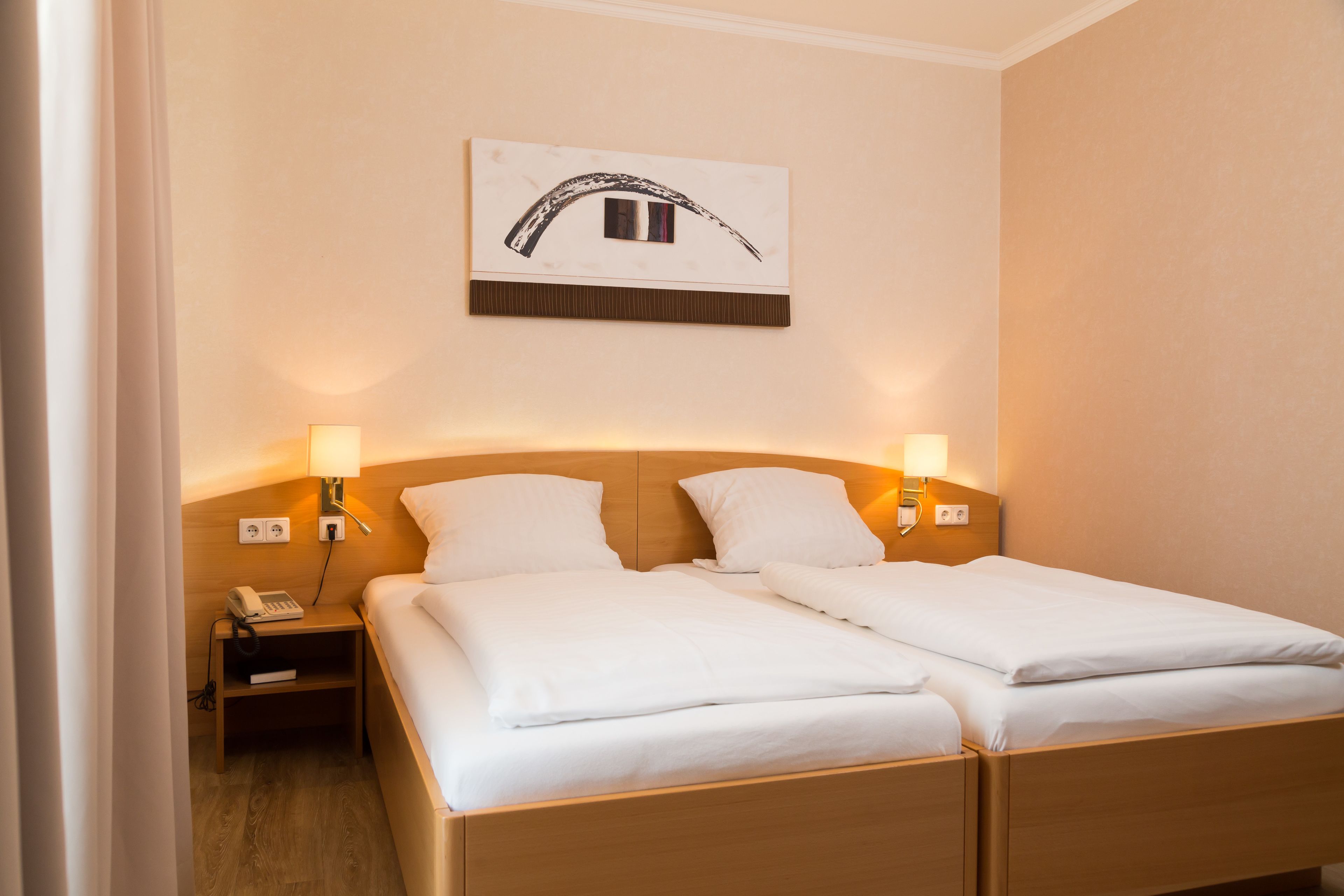 double room | 1 bedroom, desk, laptop workspace, iron/ironing board