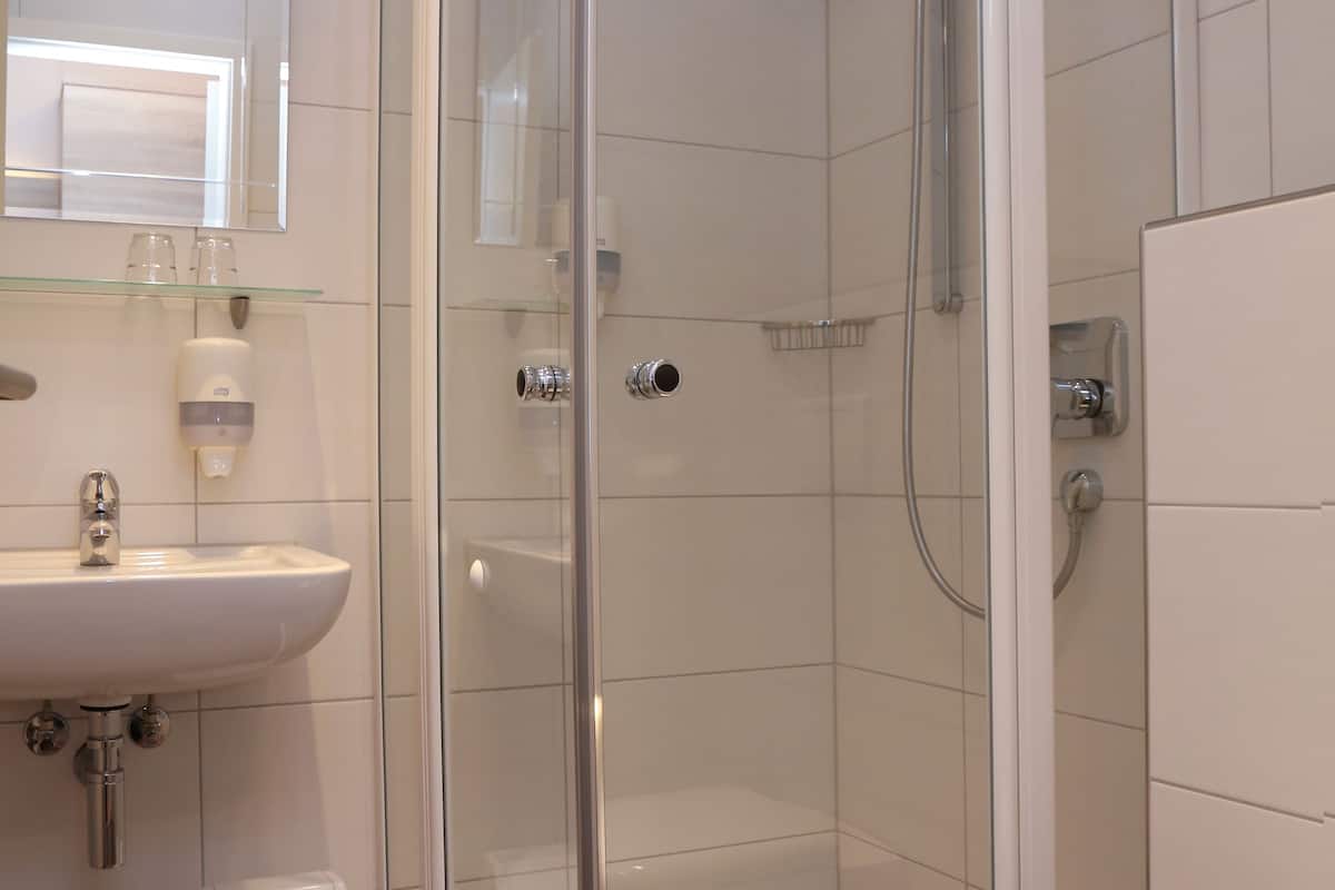 shower, free toiletries, hair dryer