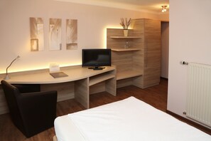 Desk, laptop workspace, iron/ironing board, free WiFi - Landhaus Jaegerkrug (Paderborn)