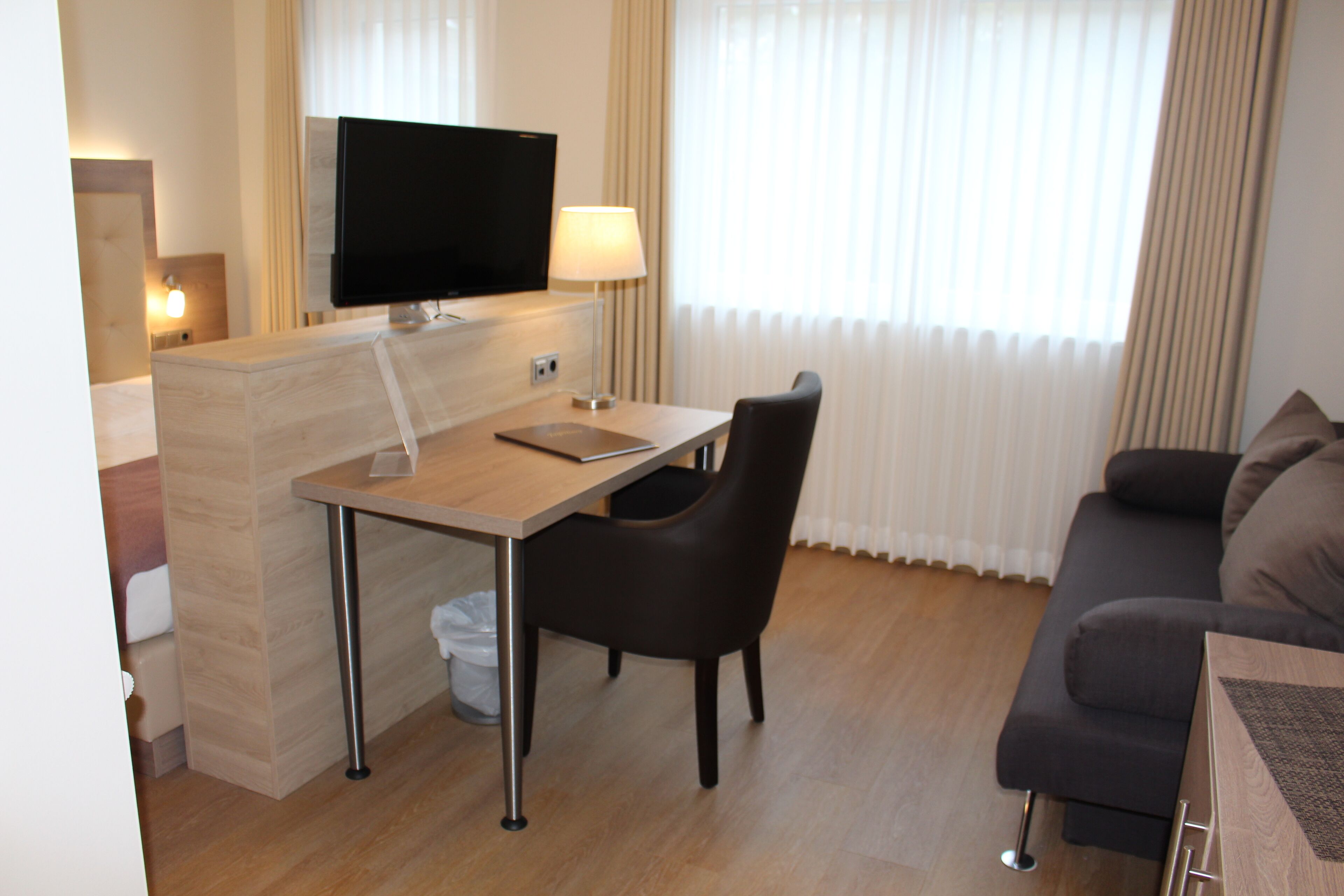 comfort triple room | living area | flat-screen tv