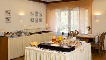 Desayuno bufé gratuito (entre semana)