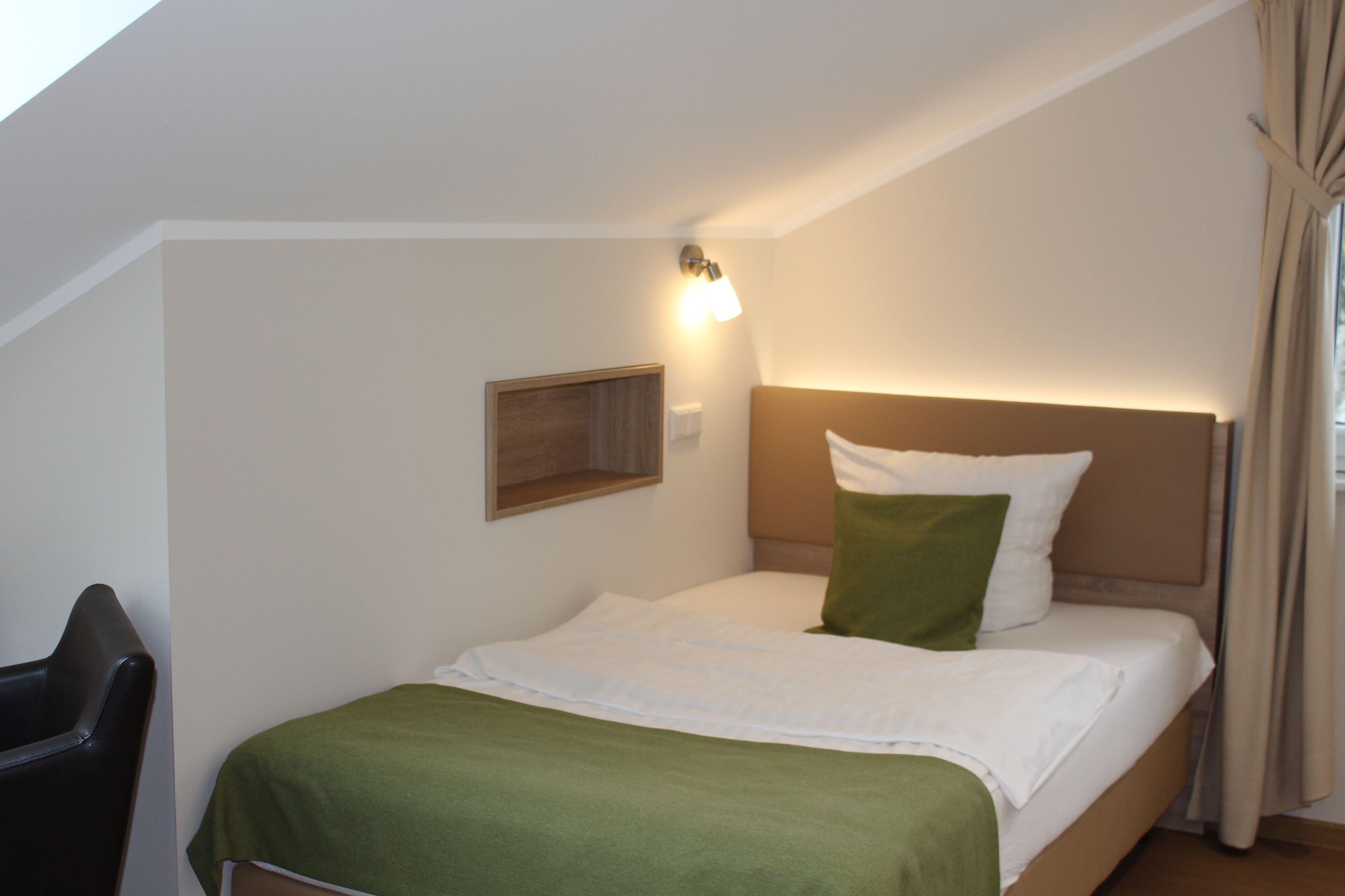 Desk, laptop workspace, iron/ironing board, free WiFi
