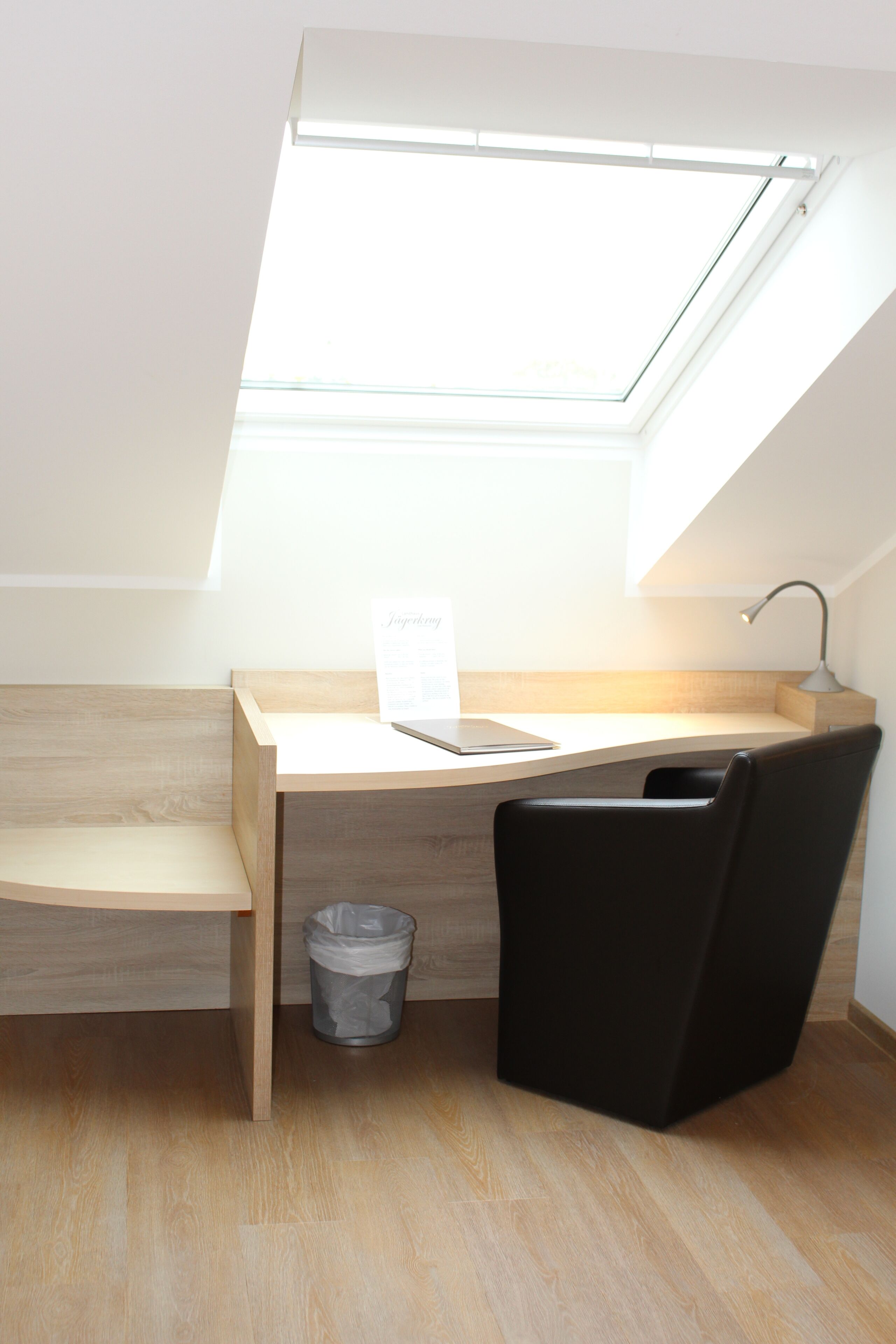 comfort single room | living area | flat-screen tv