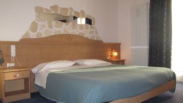 Apartment, 1 Bedroom | In-room safe, desk, free WiFi, bed sheets