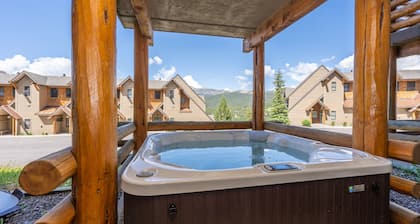 Casa adosada Slopeside con acceso directo a la piscina, jacuzzi privado y acceso de pago a la piscina compartida