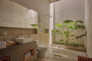 Suite Sin Ti Nunca | Bathroom | Shower, free toiletries, hair dryer, bathrobes - Casa Carmen Morelos (Oaxaca)