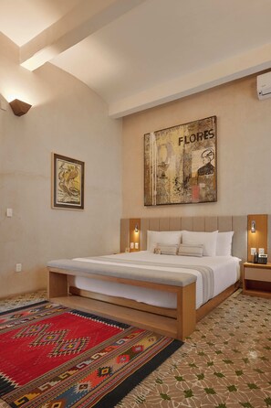 Suite Esperandote Hoy | Egyptian cotton sheets, premium bedding, free minibar, in-room safe - Casa Carmen Morelos (Oaxaca)