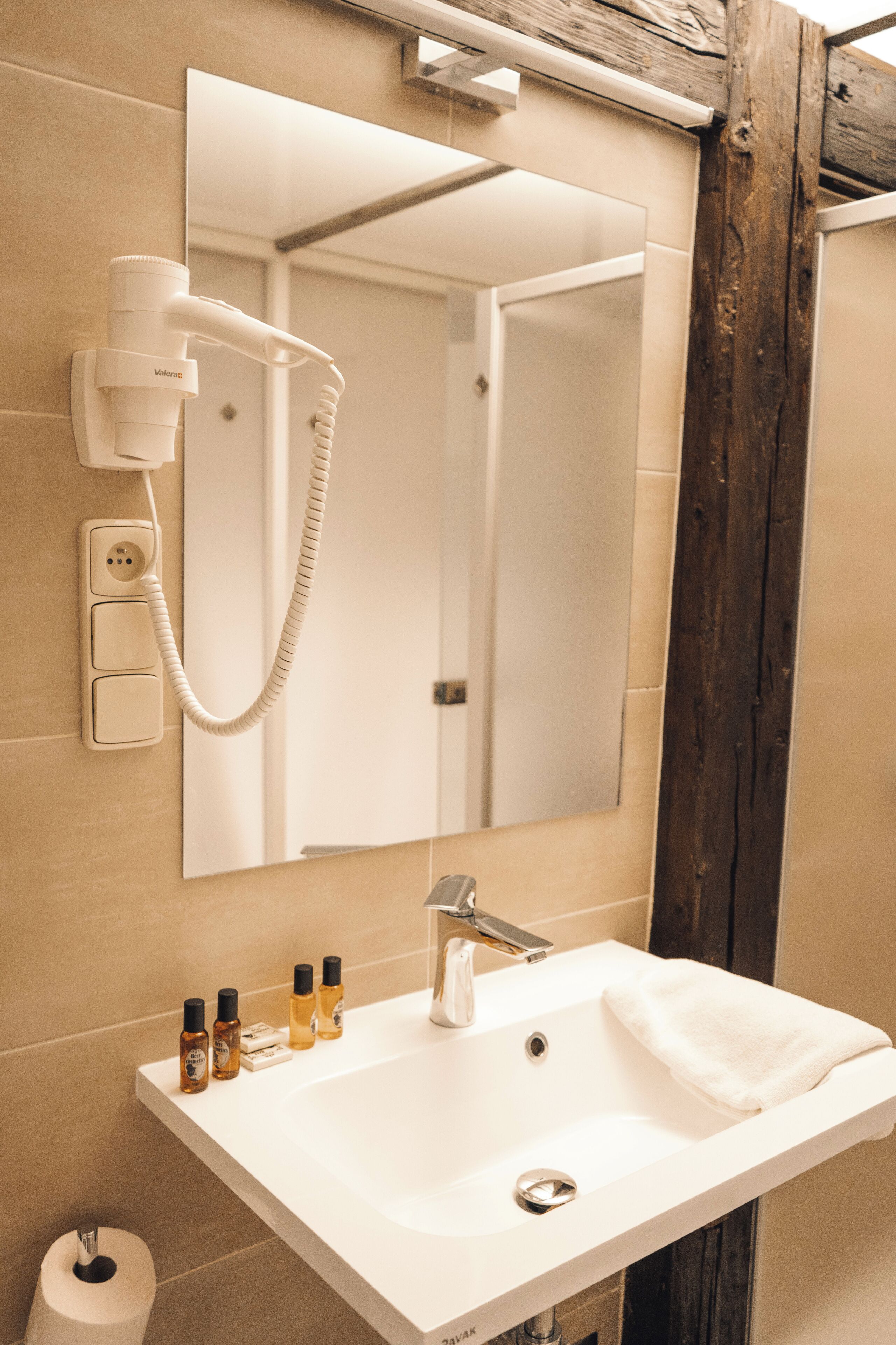 royal double room | bathroom | free toiletries, hair dryer, towels