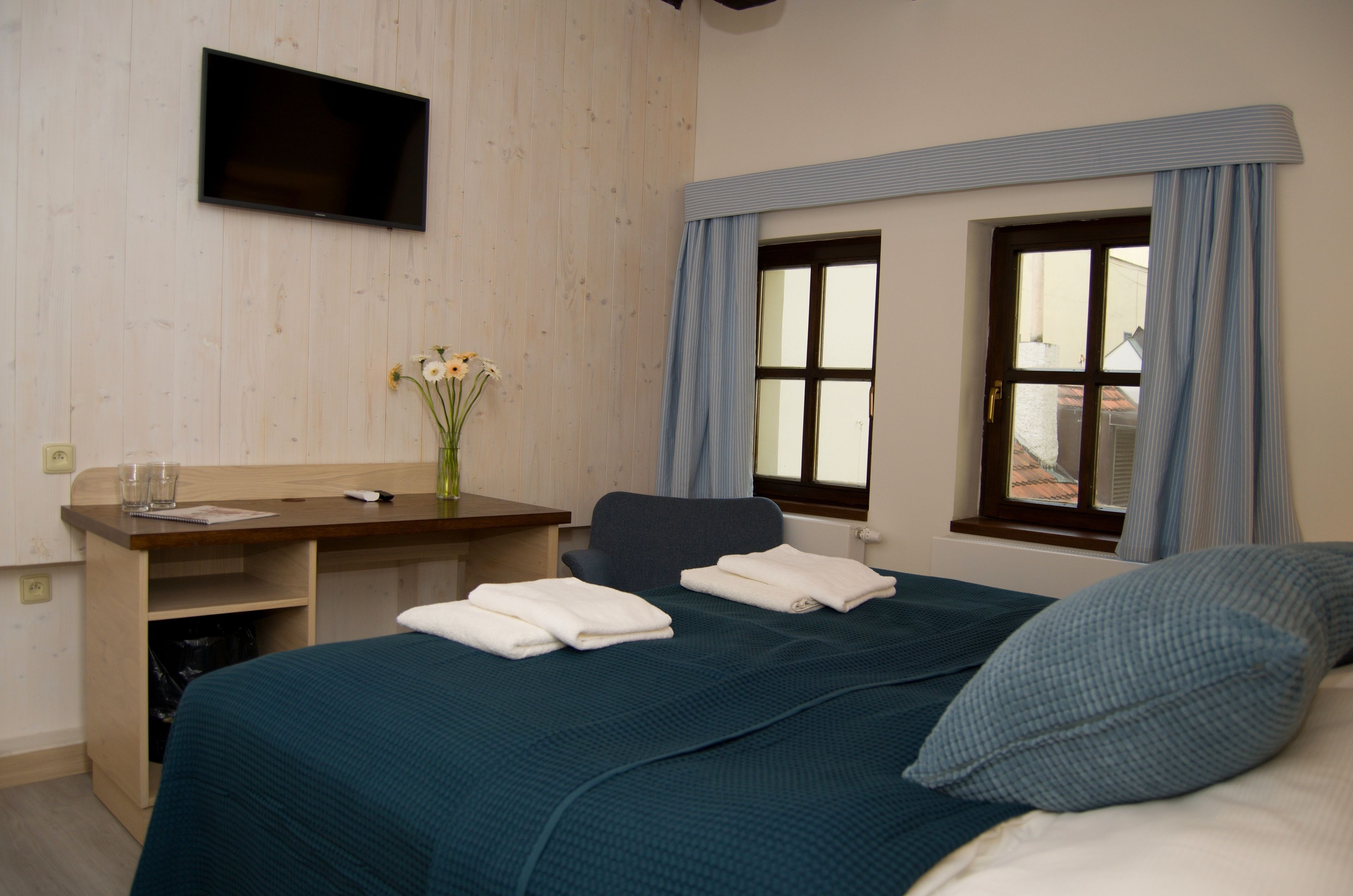 standard double or twin room | hypo-allergenic bedding, in-room safe, iron/ironing board, free wifi